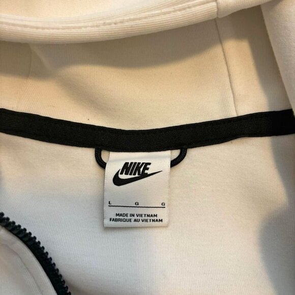 Nike Tech Fleece - Picture 3 of 3